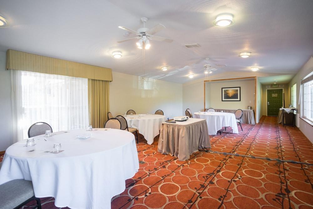Half Moon Bay Lodge Bagian luar foto